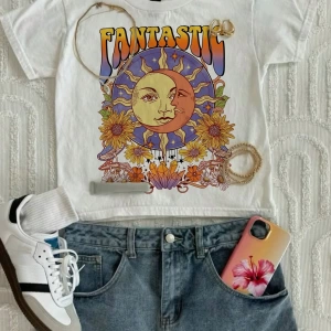 Casual Retro Kırmızı Araba Desenli %50 Pamuk Kadın Tişört