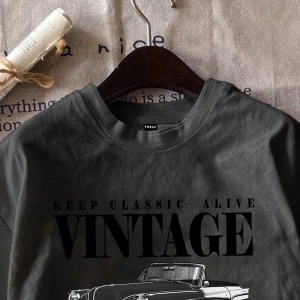 Casual Retro Kırmızı Araba Desenli %50 Pamuk Kadın Tişört