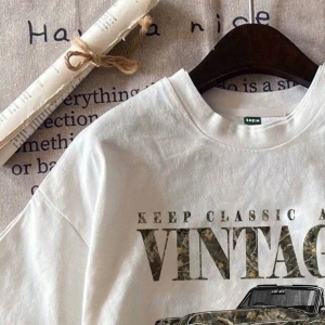 Casual Retro Kırmızı Araba Desenli %50 Pamuk Kadın Tişört