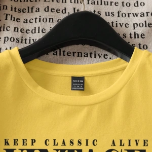 Casual Retro Kırmızı Araba Desenli %50 Pamuk Kadın Tişört