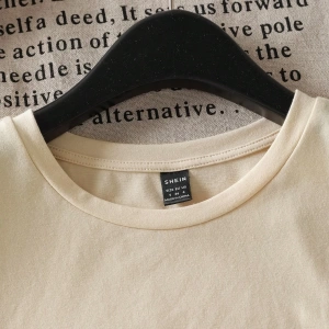 Casual Retro Kırmızı Araba Desenli %50 Pamuk Kadın Tişört