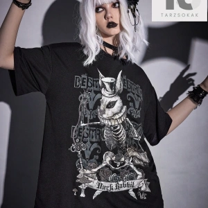 Çiçek ve Harf Grafik Damla Omuz Tişört