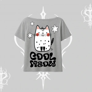 Cool Meow Yazılı Sevimli Kedi Arka Baskılı Kayık Yaka Tshirt