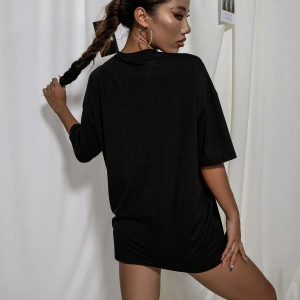 Coolane Harfli ve Grafik Baskılı Düşük Omuzlu Tişört