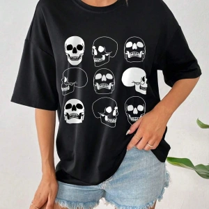 Coolane Kadın Kart Harfli Kafatası Desenli Kısa Kollu Tişört