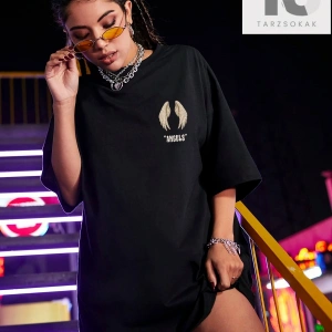 Coolane Kanatları ve Harf Grafikli Büyük Boy Tişört