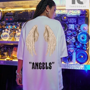 Coolane Kanatları ve Harf Grafikli Büyük Boy Tişört