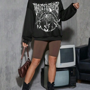 Coolane Skeleton & Letter Graphic Drop Shoulder Sweatshirt Siyah