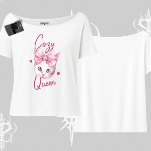 Cozy Queen Kedi Baskılı Kayık Yaka Tshirt