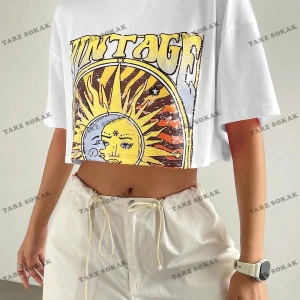 Crop CKOD-232913 Sun & Letter Grafikli Düşük Omuz Kısa
