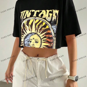 Crop CKOD-232913 Sun & Letter Grafikli Düşük Omuz Kısa