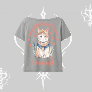 Cute Princess Kedi Tasarımlı Arka Baskılı Kayık Yaka Tshirt