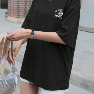 Dağ & Slogan Grafikli Düşük Omuzlu Tişört