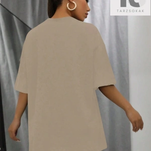 Damla Omuz Harf Grafikli Oversize Tişört