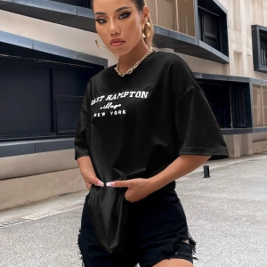 Damla Omuz Yazılı Nakışlı Üst