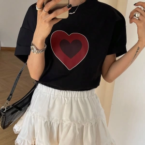 DAZY Bahar Plaj Tatil Stili Kalp Baskılı Bol Günlük Kadın Tişörtü