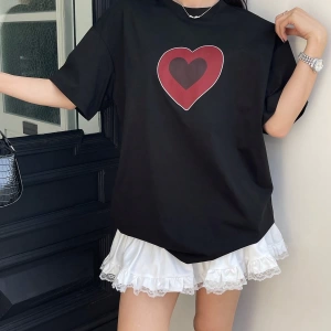 DAZY Bahar Plaj Tatil Stili Kalp Baskılı Bol Günlük Kadın Tişörtü