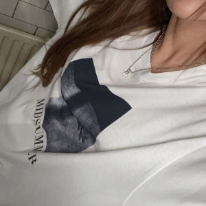 DAZY El ve Harf Grafik Düşük Omuzlu Büyük Boy Tişört Büyük Boy Tişört