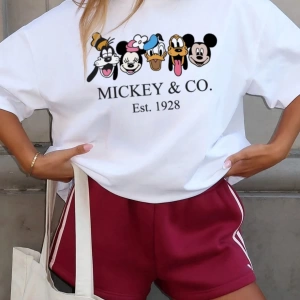 DAZY Floral & Slogan Grafikli Omuzdan Askılı Tişört MUTLU BİR İSTİRİDYE GİBİ ANILAR YARATIN
