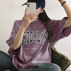 DAZY Harfli Grafik Düşük Omuzlu Büyük Boy Tişört
