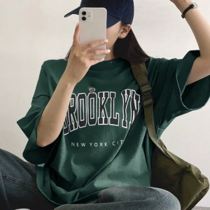 DAZY Harfli Grafik Düşük Omuzlu Büyük Boy Tişört