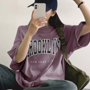 DAZY Harfli Grafik Düşük Omuzlu Büyük Boy Tişört