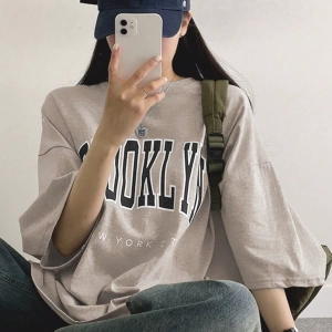 DAZY Harfli Grafik Düşük Omuzlu Büyük Boy Tişört