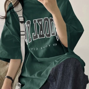 DAZY Harfli Grafik Düşük Omuzlu Büyük Boy Tişört