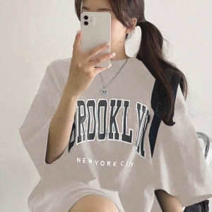 DAZY Harfli Grafik Düşük Omuzlu Büyük Boy Tişört