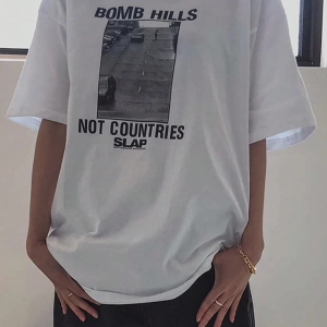 DAZY Kadın Bol Çiçek Baskılı Tişört, Minimalist ve Şık, Yaz İçin Uygun