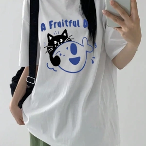 DAZY Kadın Bol Harf ve Kedi Grafik Baskılı Kısa Kollu Parlak Yeşil Tişört, İlkbahar/Yaz