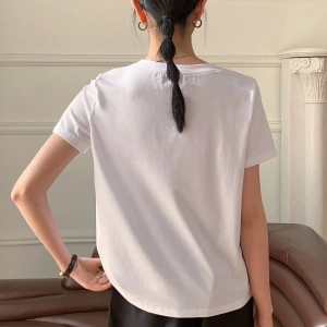 DAZY Kadın Günlük V Yaka Unicorn Nakışlı Kısa Kollu Tişört