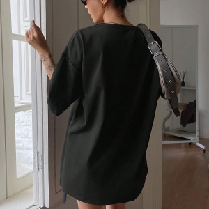DAZY Kadın Yazlık Düz Renk Bol Düşük Omuzlu Günlük Tişört