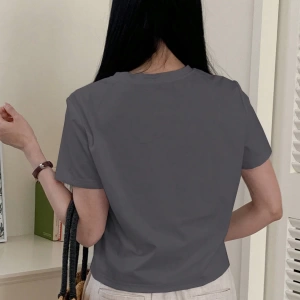 DAZY Kadın Yazlık Rahat Kalp Desenli Kısa Kollu Siyah Tişört