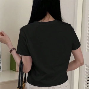 DAZY Kadın Yazlık Rahat Kalp Desenli Kısa Kollu Siyah Tişört