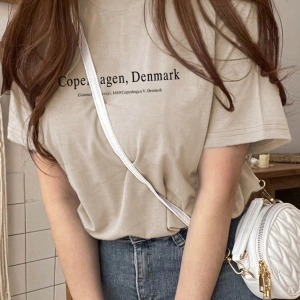 DAZY Kadın Yazlık Rahat Slogan Grafik Yuvarlak Yaka Tişört