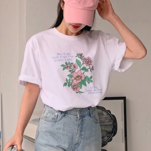 DAZY Kadın Yuvarlak Yaka Grafik Baskılı Tişört, Minimalist Moda Günlük Giyim