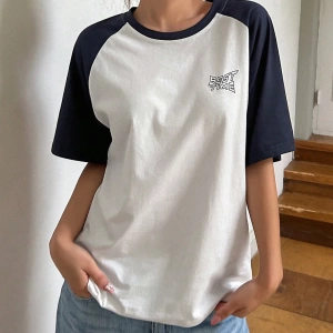 DAZY Kontrast Mektup Baskılı Raglan Kısa Kollu Tişört