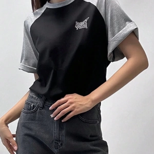 DAZY Kontrast Mektup Baskılı Raglan Kısa Kollu Tişört