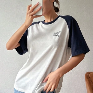 DAZY Kontrast Mektup Baskılı Raglan Kısa Kollu Tişört