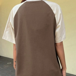 DAZY Kontrast Mektup Baskılı Raglan Kısa Kollu Tişört
