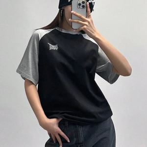 DAZY Kontrast Mektup Baskılı Raglan Kısa Kollu Tişört