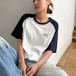 DAZY Kontrast Mektup Baskılı Raglan Kısa Kollu Tişört