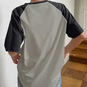 DAZY Kontrast Mektup Baskılı Raglan Kısa Kollu Tişört