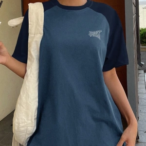 DAZY Kontrast Mektup Baskılı Raglan Kısa Kollu Tişört