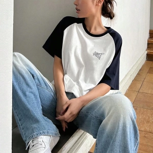 DAZY Kontrast Mektup Baskılı Raglan Kısa Kollu Tişört