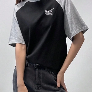 DAZY Kontrast Mektup Baskılı Raglan Kısa Kollu Tişört