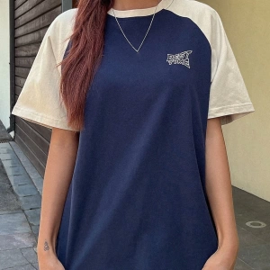 DAZY Kontrast Mektup Baskılı Raglan Kısa Kollu Tişört
