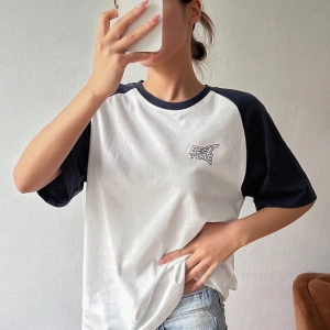 DAZY Kontrast Mektup Baskılı Raglan Kısa Kollu Tişört