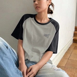 DAZY Kontrast Mektup Baskılı Raglan Kısa Kollu Tişört